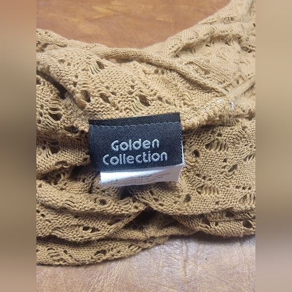 Tan color quilted hollow out shawl - Picture 3 of 3